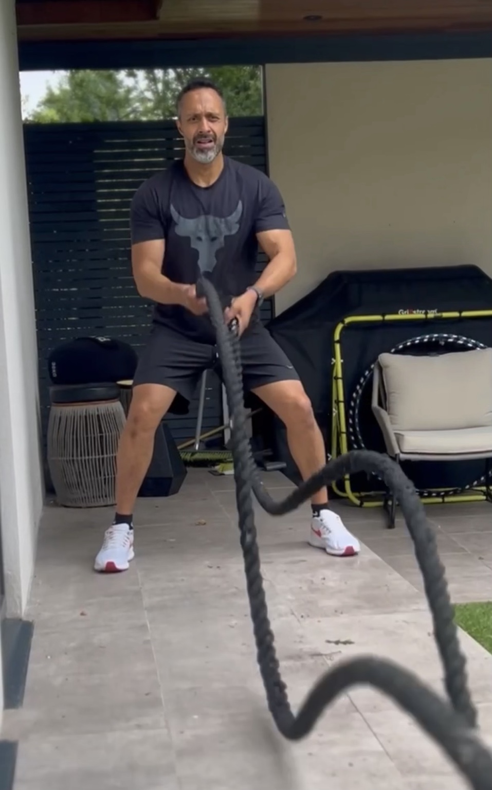 Hiten training with battle ropes outdoors